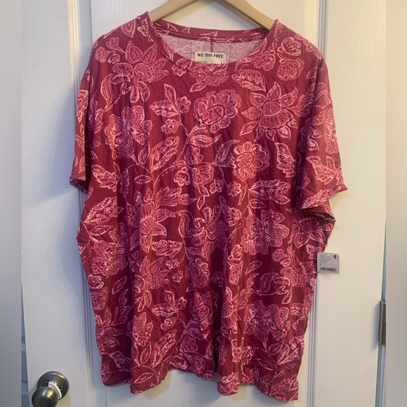 Free People We The Free Nina Printed Tee in Magenta Combo Size Large NWT - Picture 2 of 2